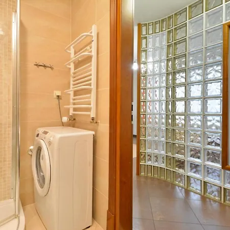 North Blue-velvet, Parking アパート