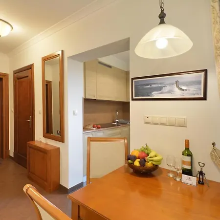 North Blue-velvet, Parking アパート ウストカ