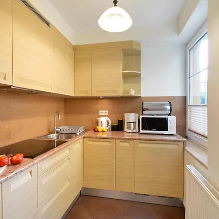 North Blue-velvet, Parking ウストカ